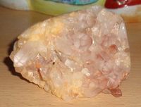 Kristallschädel mit Bergkristallspitzen 380 g