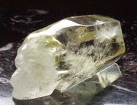Citrin Kristallschädel mit Spitze klar 200 g