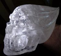 großer klarer Bergkristallschädel Brasilien Traveller